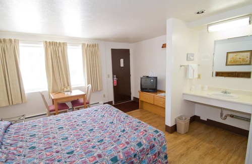 Southgate Triangle Hotel | Brooks Street Motor Inn