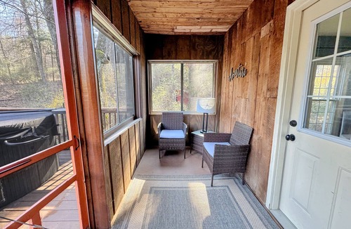 Gnaw Bone Cabin | Brookside Cabin Brown County - Hot Tub & Fire Pit