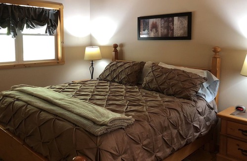 Errol House | Brookside Cabin - Hampshire Woods