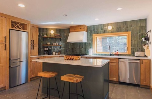Bridgewater Corners Cabin | Brookside Cabin + Hot Tub | Woodstock & Killington
