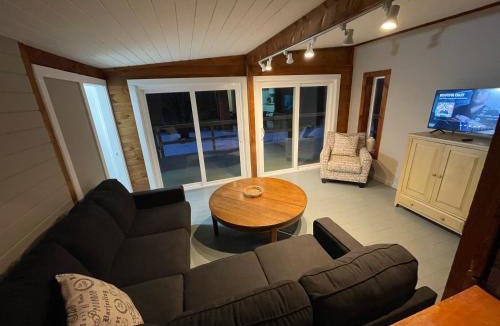 Goshen House | Brookside Hideaway, Brook Road Inn