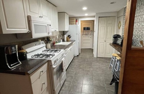 Goshen House | Brookside Hideaway, Brook Road Inn