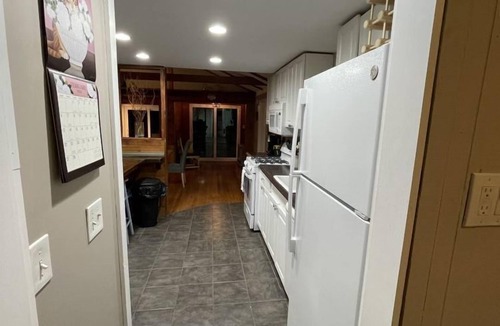 Goshen House | Brookside Hideaway, Brook Road Inn