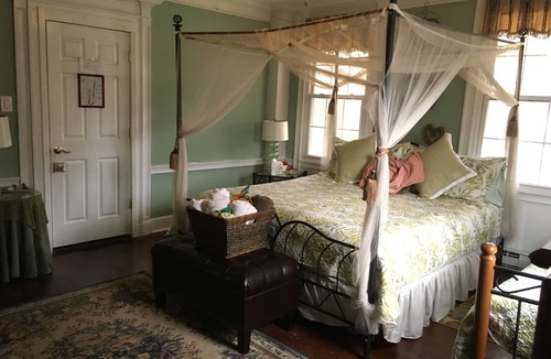 Laurens Bed & Breakfast | Brookside Inn At Laurens