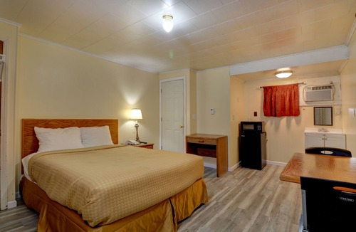 Southern Coast Hotel | Brookside Inn & Cottages