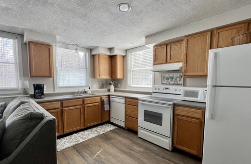 Waterford Apartment | *Brookside Retreat* 1bed/1 bath apt w/ private laundry great for travel nurse