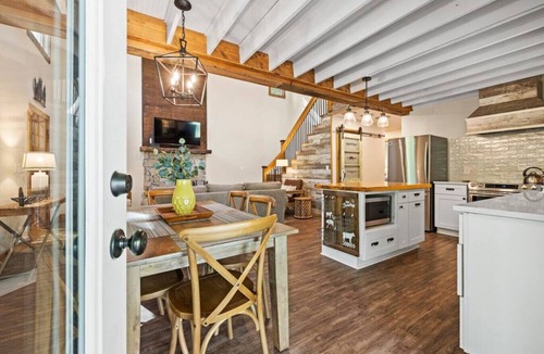 Lake Lure House | Brookside Retreat by Carolina Properties | Pet Friendly
