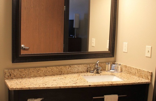 Emmetsburg Hotel | Brookstone Lodge & Suites