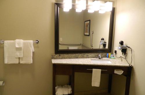 Algona Hotel | Brookstone Lodge & Suites