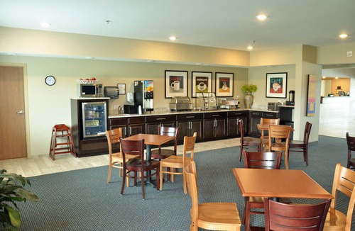 Algona Hotel | Brookstone Lodge & Suites