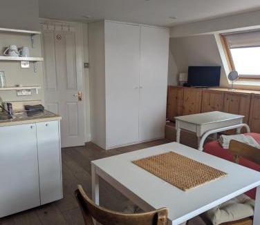 Furzedown House | Brookview Guest House