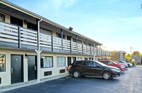 Brookville Hotel | Brookville Inn By OYO Near Dayton International Airport