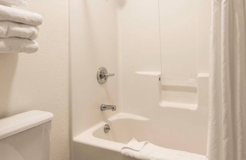 Branson Hotel | Brookwood Inn