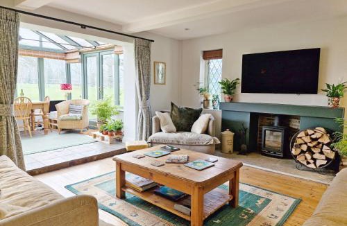 Thakeham House | Broomy Cottage