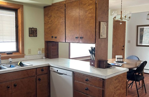 Alexandria House | Brophy Reflections 4BR/2BA, 2 Kitchens, Firepit, Year Round Rental, Lic#1798