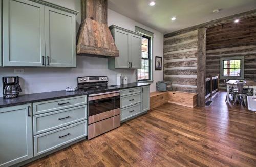 Cottleville House | ‘Bross Brother's Cabin’ w/Wraparound Porch!