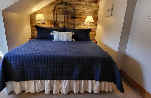 Paonia Bed & Breakfast | Bross Hotel