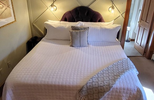 Paonia Bed & Breakfast | Bross Hotel
