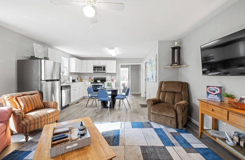 Covington House | Brothers bond 3bed 2bath, short walk to the square