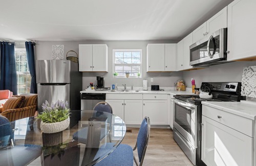 Covington House | Brothers bond 3bed 2bath, short walk to the square