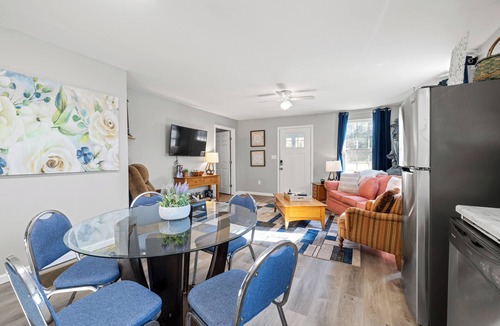 Covington House | Brothers bond 3bed 2bath, short walk to the square