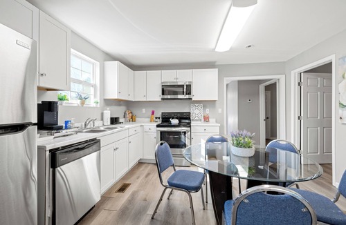 Covington House | Brothers bond 3bed 2bath, short walk to the square