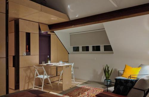 Sheffield Green Apartment | Browhill Loft - contemporary, handcrafted studio