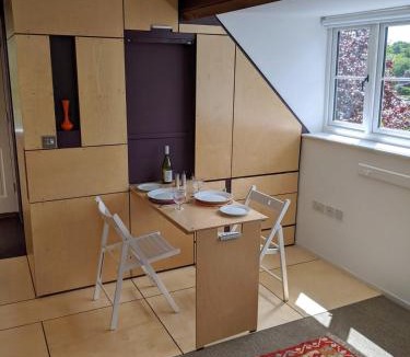 Sheffield Green Apartment | Browhill Loft - contemporary, handcrafted studio