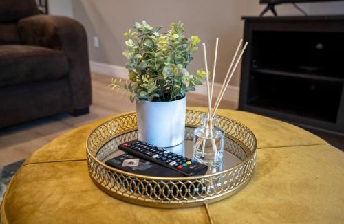 North Houston House | Brown Cottage