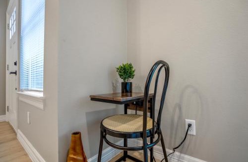North Houston House | Brown Cottage