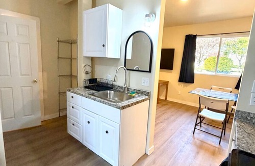 Picnic Point-North Lynnwood Apartment | Brown Door at Lake Serene