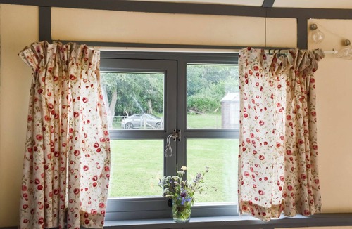 Llanfihangel Tal-y-llyn Cottage | Brown Hare - UK49799