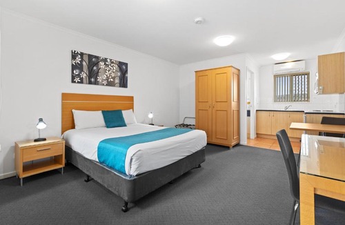 Hillcrest Hotel | Browns Plains Motor Inn