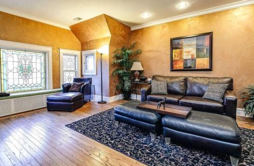 Gold Coast Apartment | Brownstone 2 entire units Gold Coast