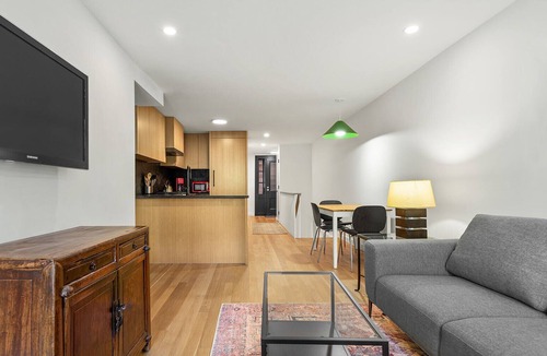 Cobble Hill Apartment | Brownstone Brooklyn floor-through gem (garden level)