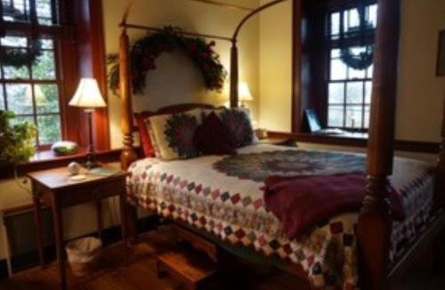 Reinholds Bed & Breakfast | Brownstone Colonial Inn