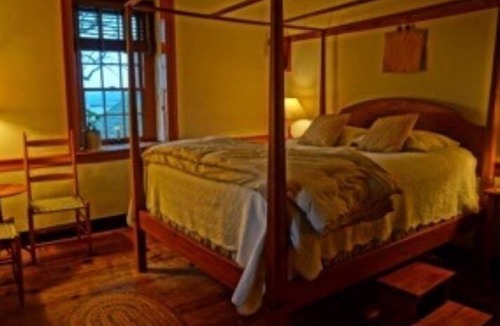 Reinholds Bed & Breakfast | Brownstone Colonial Inn