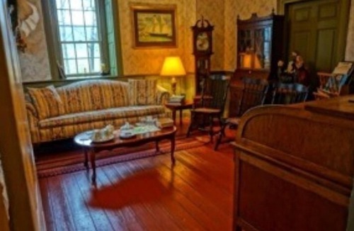 Reinholds Bed & Breakfast | Brownstone Colonial Inn