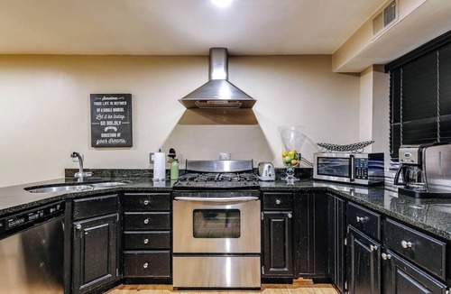 Gold Coast Apartment | Brownstone in Gold Coast