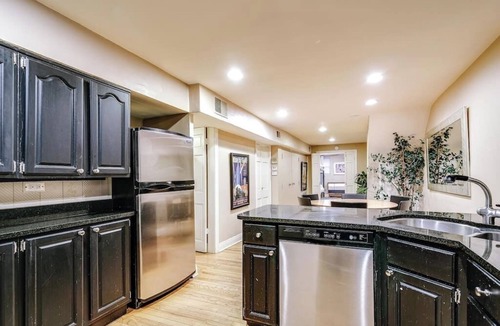 Gold Coast Apartment | Brownstone in Gold Coast