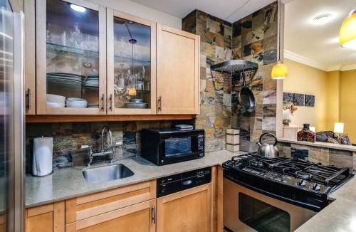 Gold Coast Apartment | Brownstone in Gold Coast - Downtown