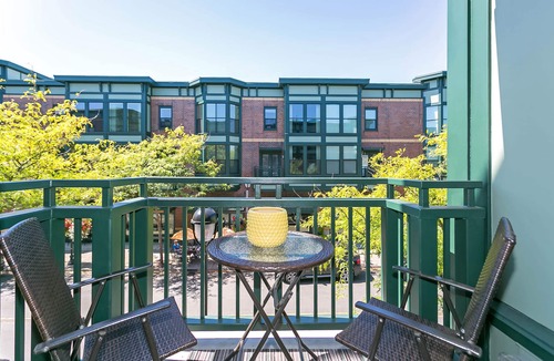 Orenco Station Condo | Brownstone Loft in Orenco