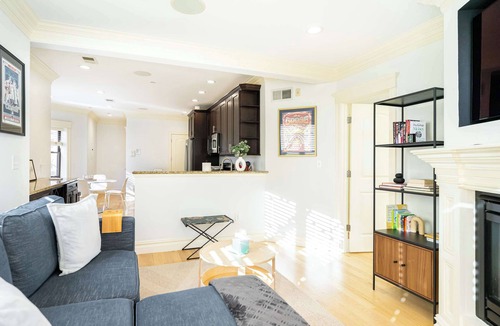 Fenway–Kenmore Apartment | Brownstone Luxury Penthouse Condo