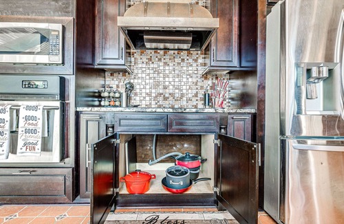 Central Oklahoma City House | Brownsville- Indoor Heated pool, Tennis court, luxury mansion by Lake Overholser