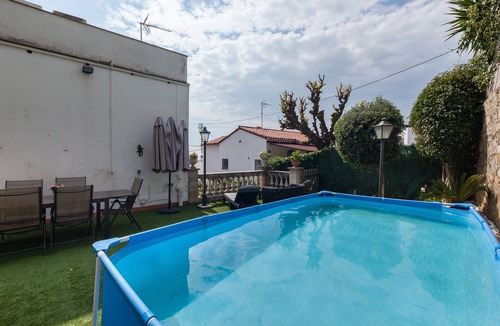 Canet de Mar Apartment | 'Bruc Beach' Apartment with Private Pool, Wi-Fi, and Air Conditioning