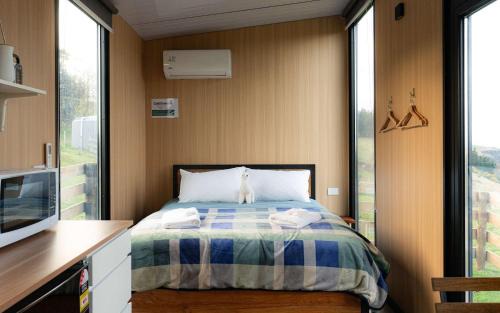 Surat Bay House | Bruce Farm Alpaca Cabin 3 by Tiny Away