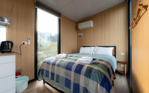 Surat Bay House | Bruce Farm Alpaca Cabin 4 by Tiny Away