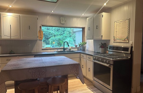 Colpoys Bay Cottage | Bruce Peninsula Forest Cottage-nHuge property with hiking trails