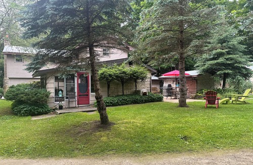 Colpoys Bay Cottage | Bruce Peninsula Forest Cottage-nHuge property with hiking trails