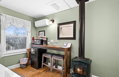 Congdon Park House | Brule River Suite w/Jacuzzi & Sauna